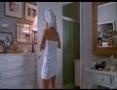 Demi Moore danse et chante en sortant de la douche 